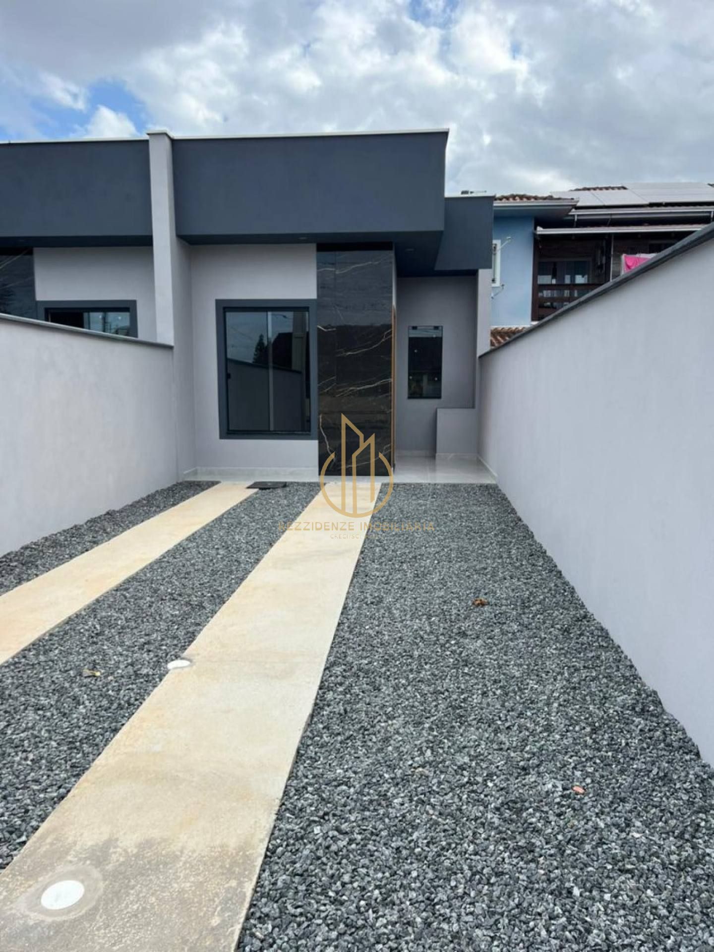GEMINADO NO BAIRRO JARIVATUBA COM 02 DORMITÓRIOS SENDO 01 SUITE