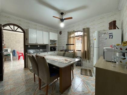 CASA COM 4 QUARTOS NO JARDIM IRIRIU