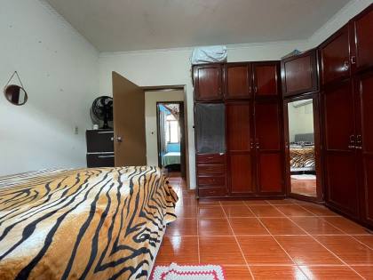 CASA COM 4 QUARTOS NO JARDIM IRIRIU