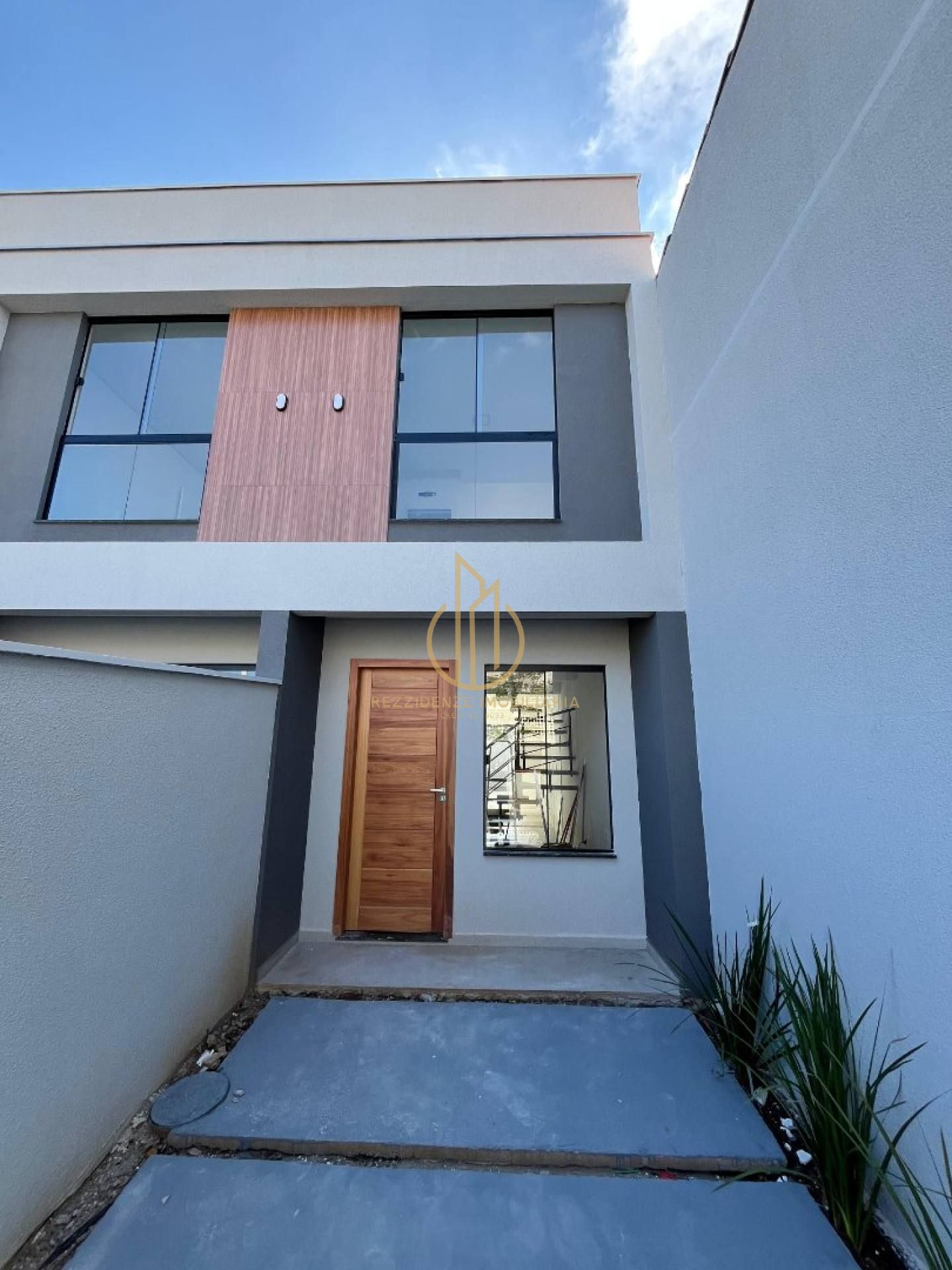 Sobrado geminado com 2 suítes no Costa e Silva