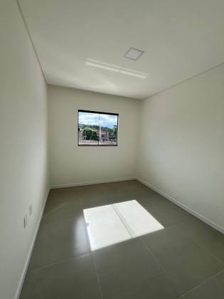 Sobrado geminado com 2 suítes no Costa e Silva