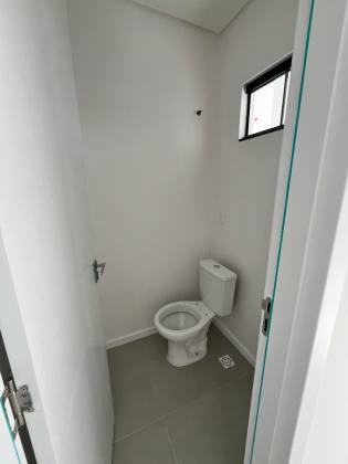 Sobrado geminado com 2 suítes no Costa e Silva