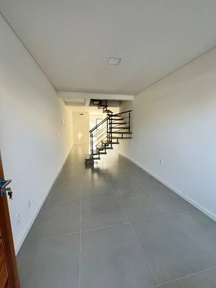 Sobrado geminado com 2 suítes no Costa e Silva