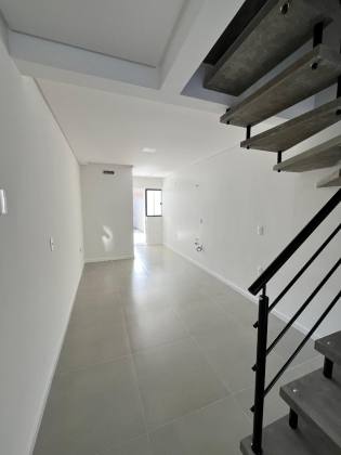 Sobrado geminado com 2 suítes no Costa e Silva