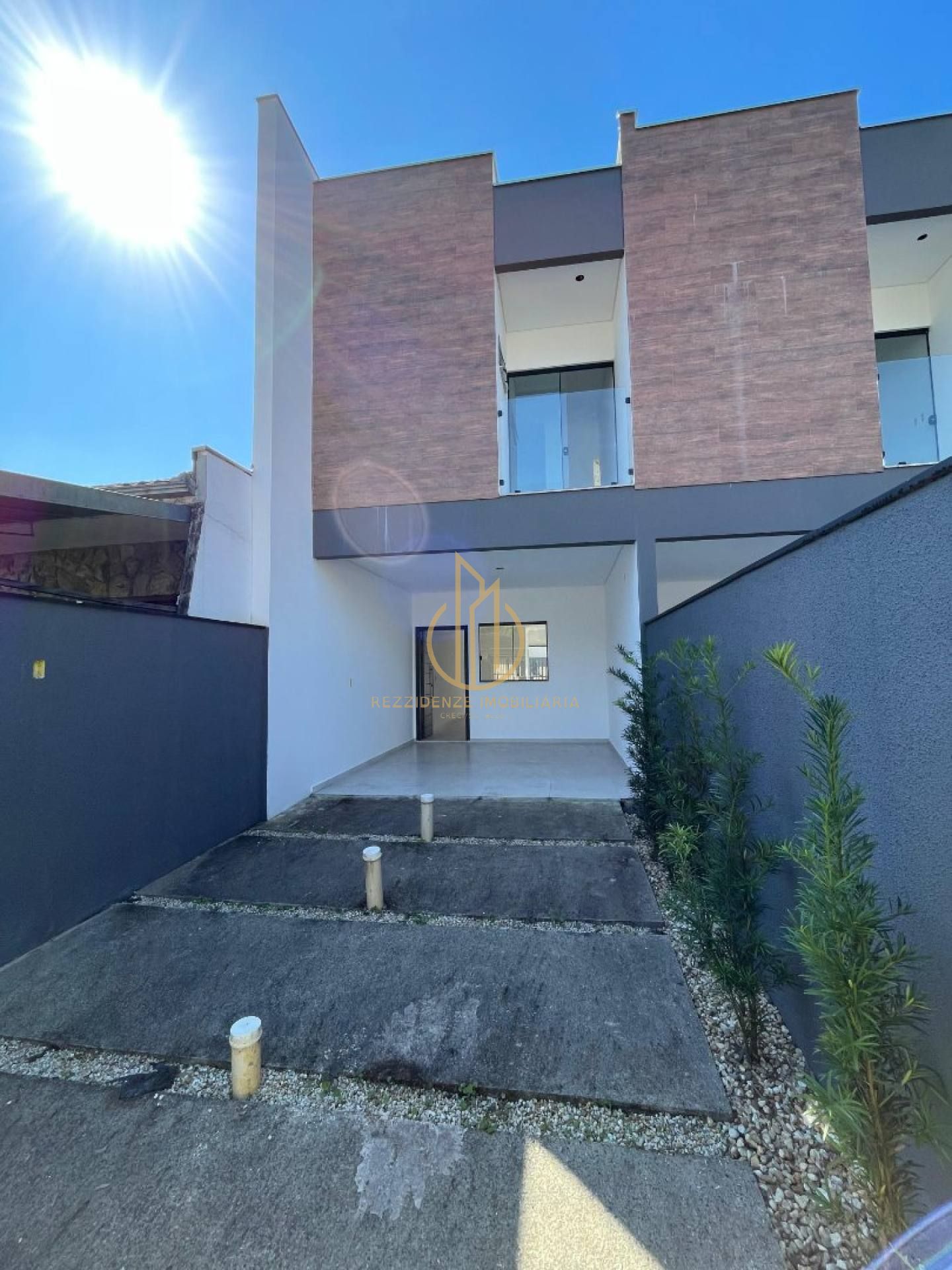 Geminado com 03 dormitórios sendo 01 suite a venda no bairro Iririu Joinville SC