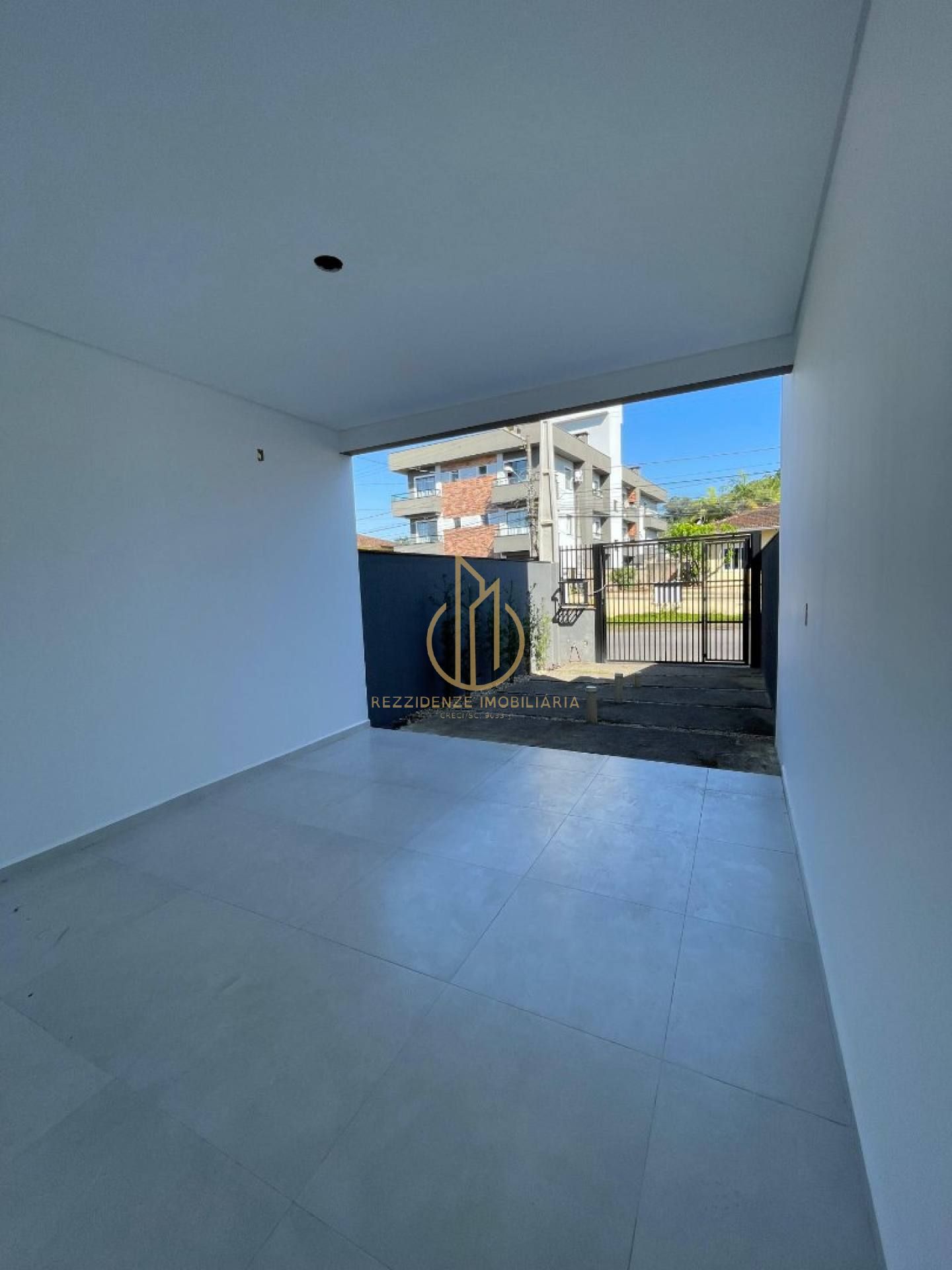 Geminado com 03 dormitórios sendo 01 suite a venda no bairro Iririu Joinville SC