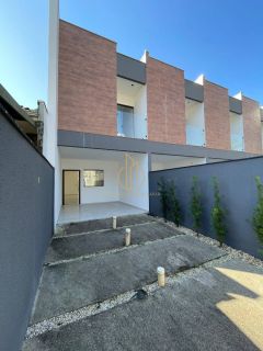 Geminado com 03 dormitórios sendo 01 suite a venda no bairro Iririu Joinville SC