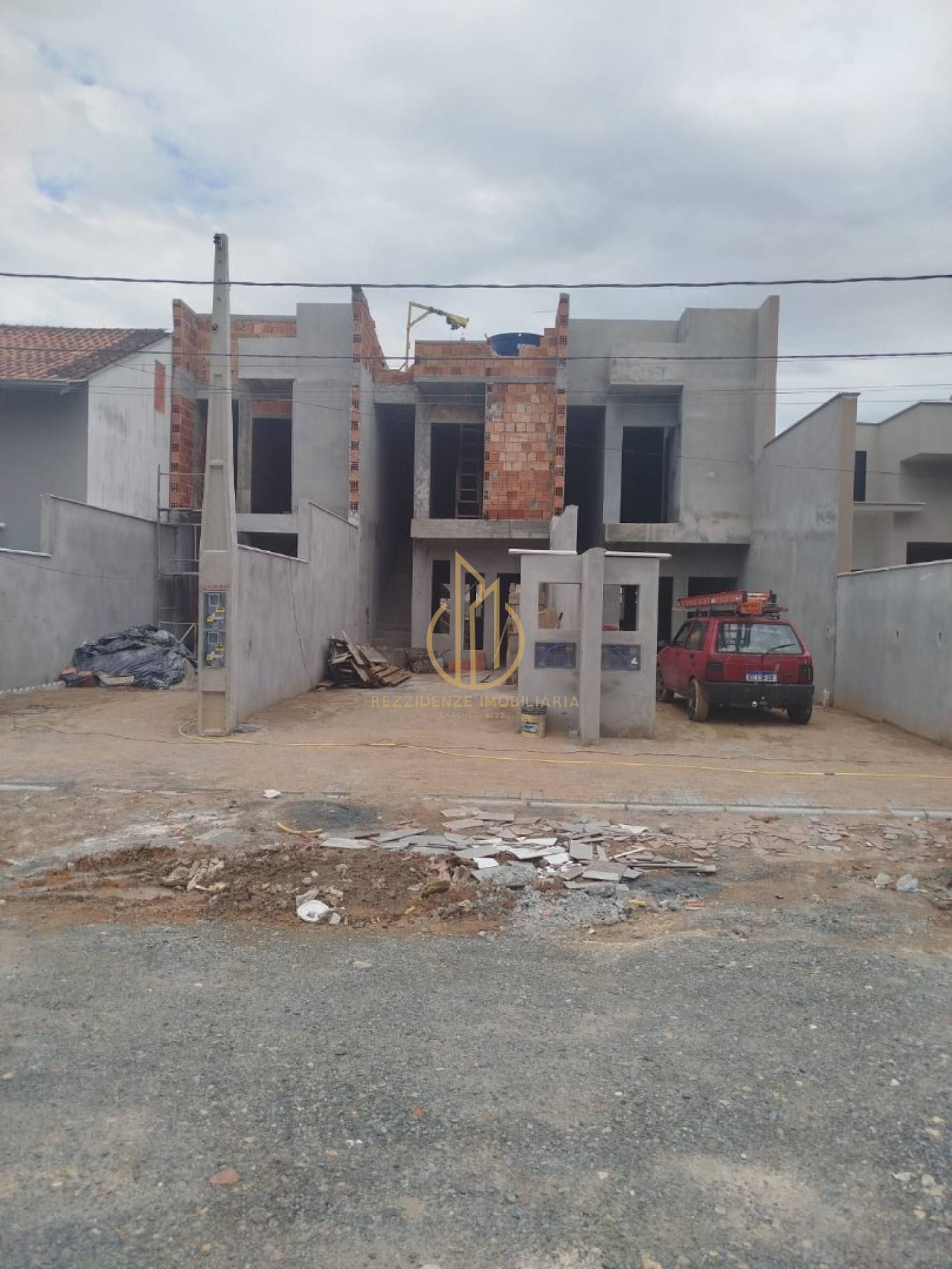 Sobrado geminado com 2 suítes a venda no bairro Boa Vista Joinville SC