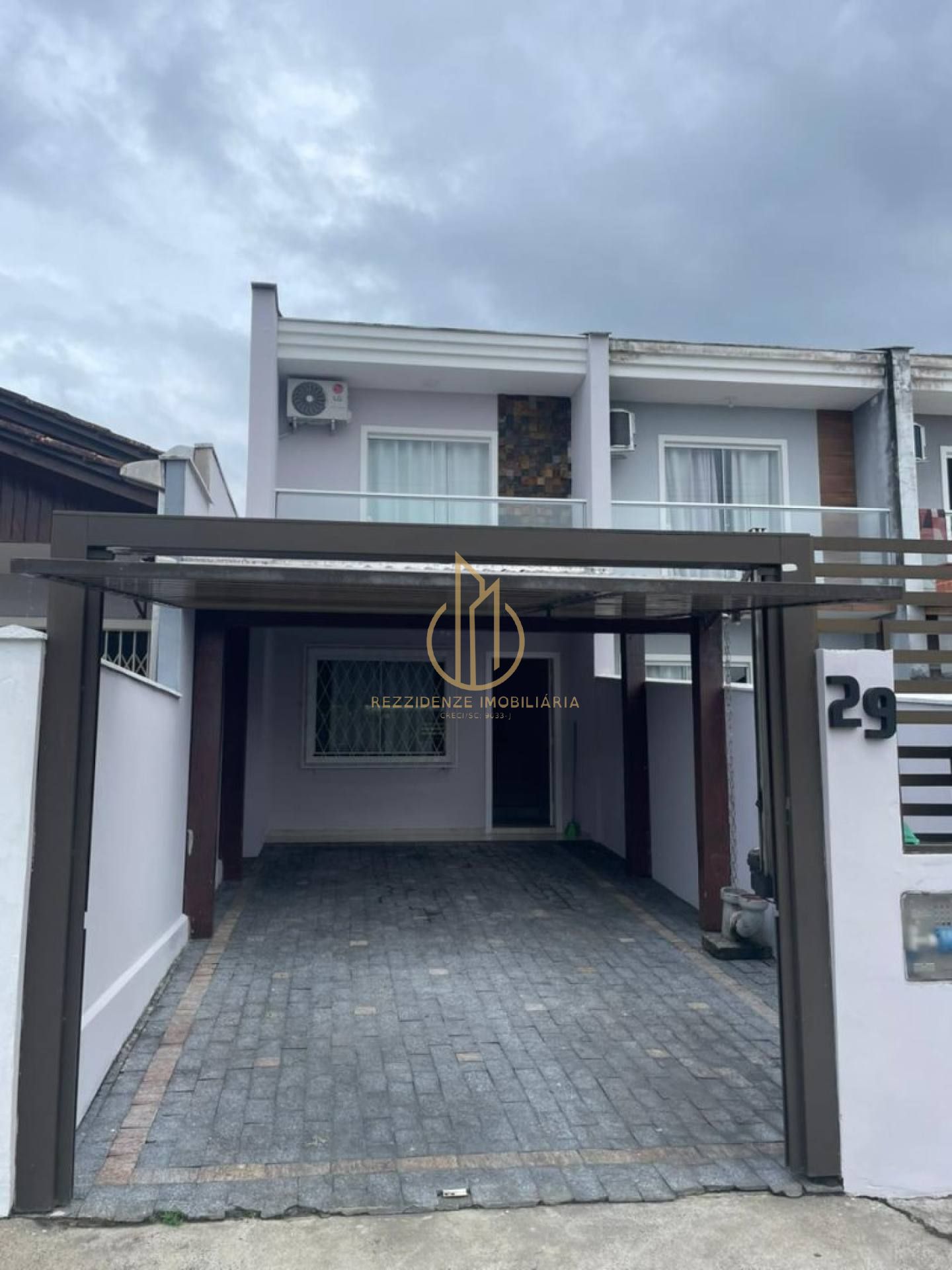Geminado com 02 dormitórios a venda no bairro Adhemar Garcia Joinville SC