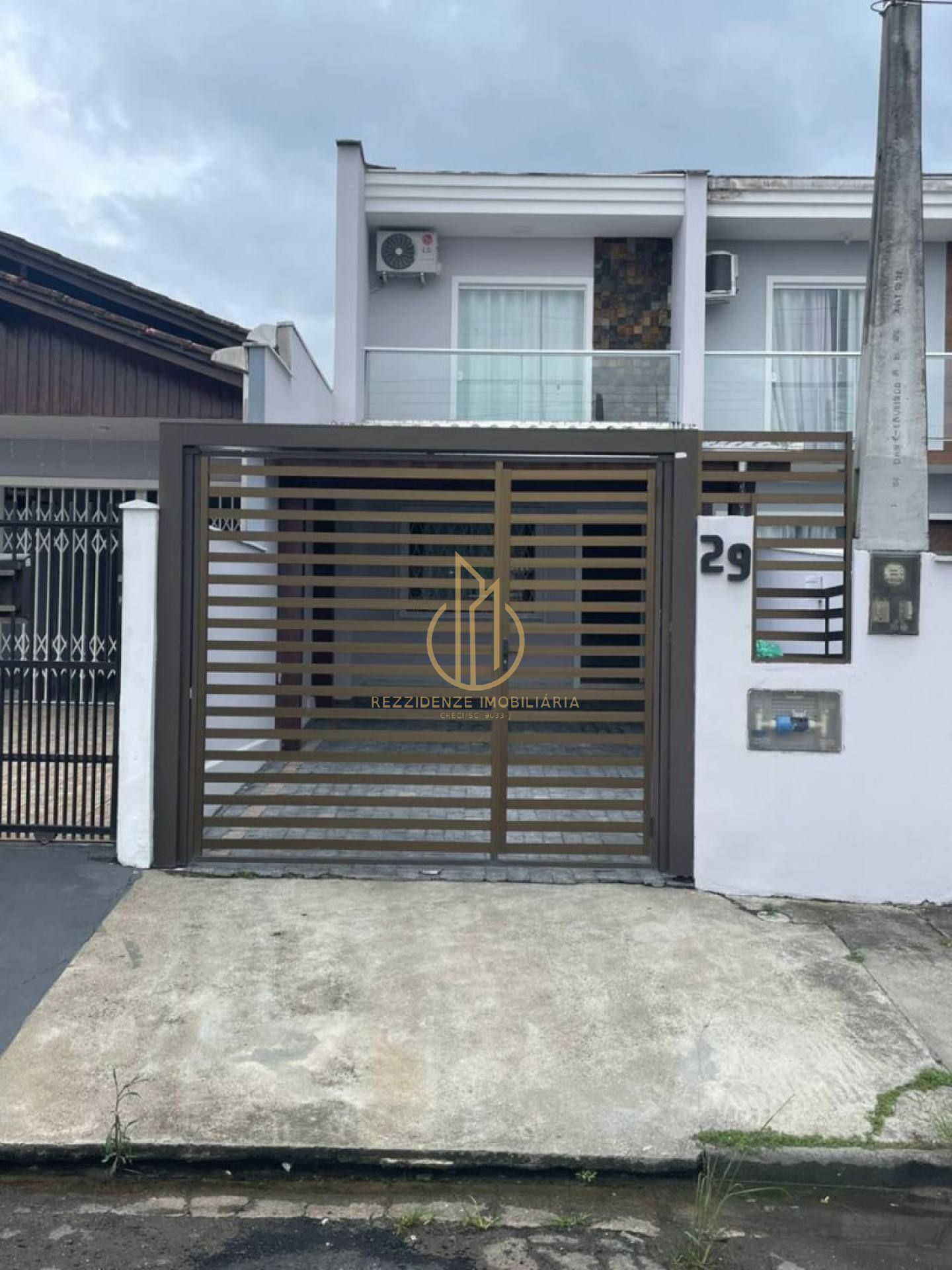 Geminado com 02 dormitórios a venda no bairro Adhemar Garcia Joinville SC