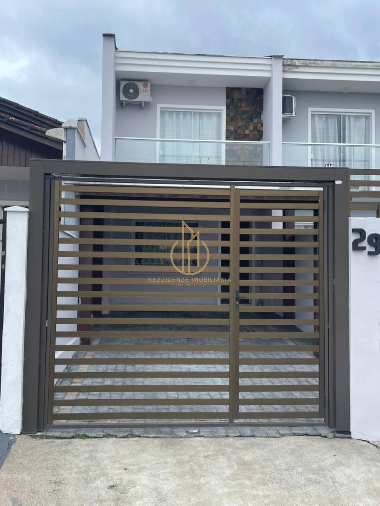 Geminado com 02 dormitórios a venda no bairro Adhemar Garcia Joinville SC