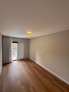 SOBRADO DE ALTO PADRÃO NO SAGUAÇÚ