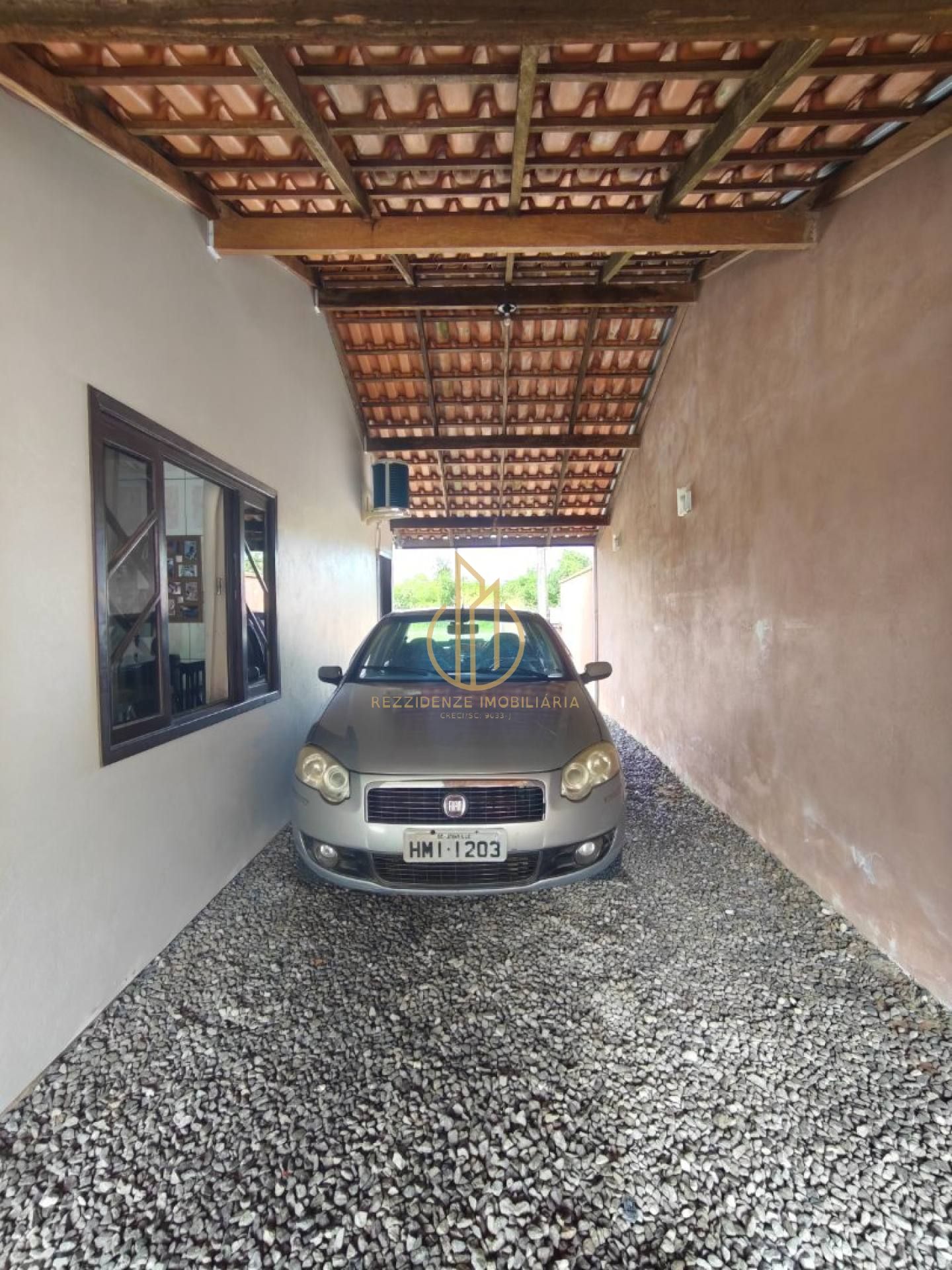 Casa averbada com 3 quartos a venda no bairro Espinheiros em Joinville SC