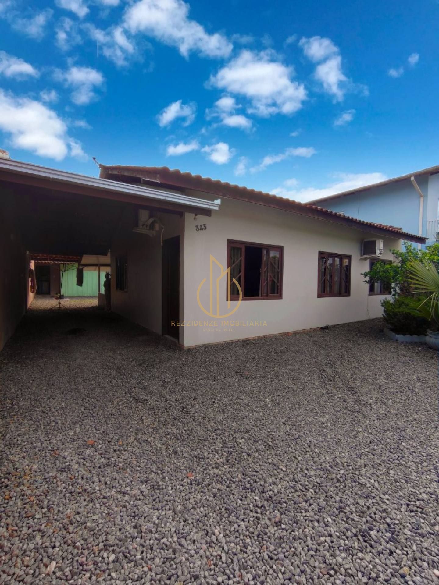 Casa averbada com 3 quartos a venda no bairro Espinheiros em Joinville SC