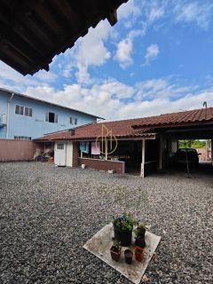 Casa averbada com 3 quartos a venda no bairro Espinheiros em Joinville SC