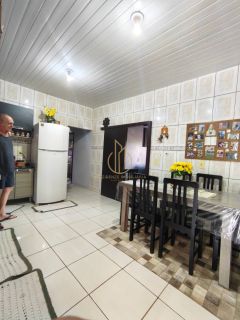 Casa averbada com 3 quartos a venda no bairro Espinheiros em Joinville SC
