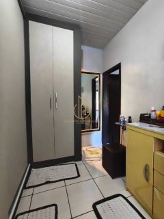 Casa averbada com 3 quartos a venda no bairro Espinheiros em Joinville SC