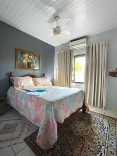 Casa averbada com 3 quartos a venda no bairro Espinheiros em Joinville SC