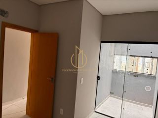 Casa geminada planta baixa 2 quartos no Aventureiro