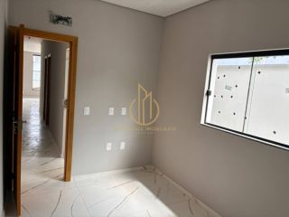 Casa geminada planta baixa 2 quartos no Aventureiro