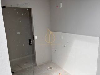 Casa geminada planta baixa 2 quartos no Aventureiro