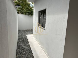 Casa geminada planta baixa 2 quartos no Aventureiro