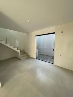 Sobrado geminado 2 quartos em condomínio fechado no Santa Catarina