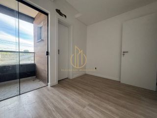 Sobrado geminado 2 suítes no Ulysses Guimarães