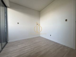 Sobrado geminado 2 suítes no Ulysses Guimarães