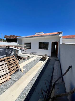 Casa Para Vender com 2 quartos no bairro Paranaguamirim em Joinville