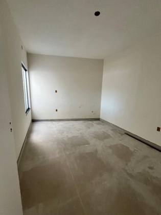 Casa Para Vender com 2 quartos no bairro Paranaguamirim em Joinville