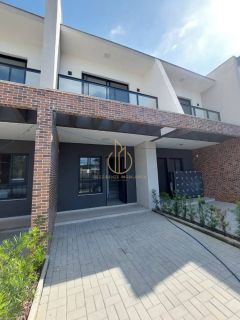 SOBRADO GEMINADO EM CONDOMÍNIO FECHADO NO BOA VISTA