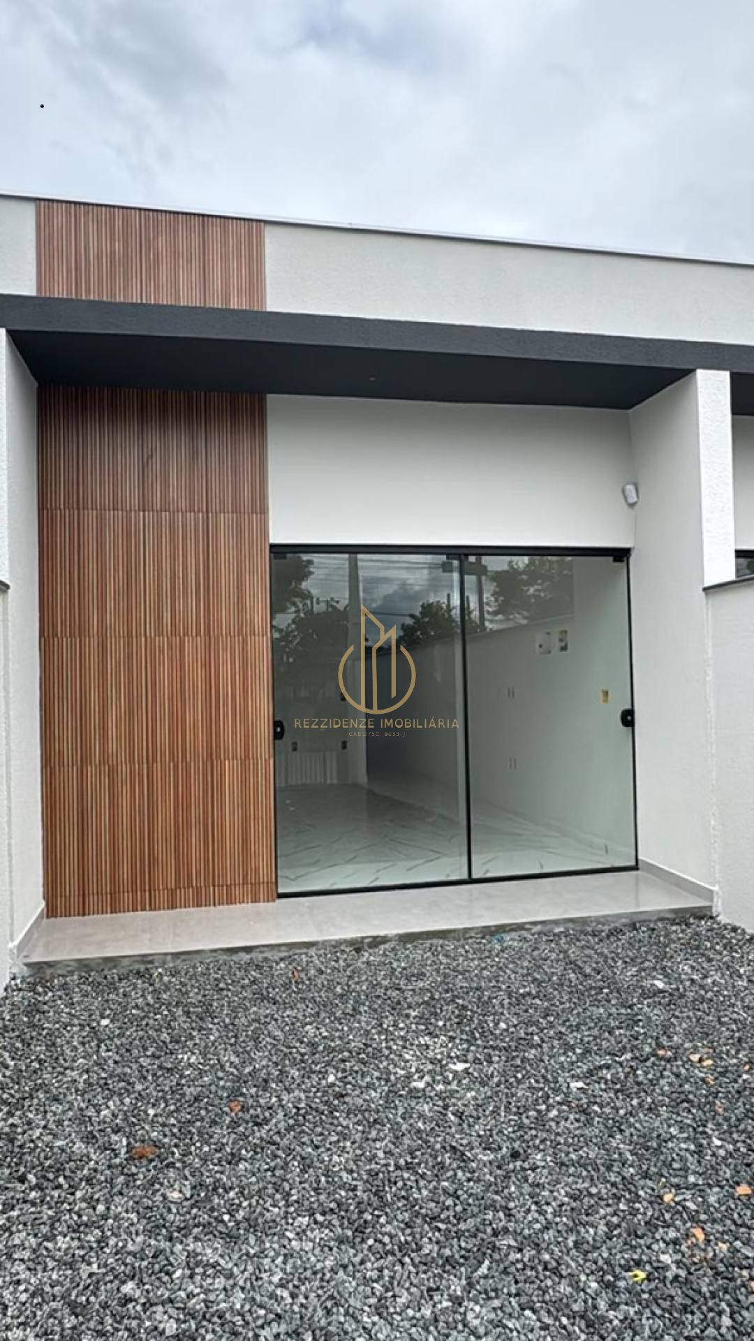 Casa geminada planta baixa 2 quartos no Aventureiro