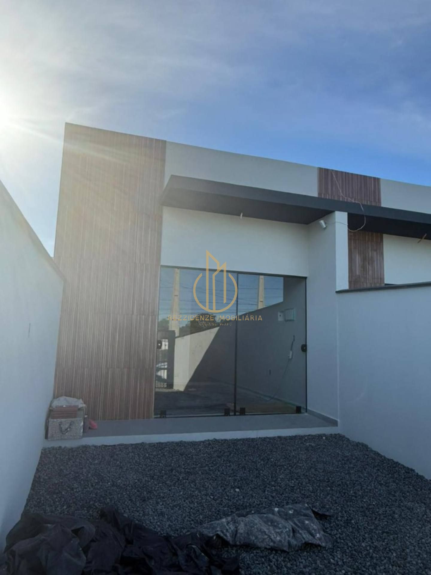 Casa geminada planta baixa 2 quartos no Aventureiro