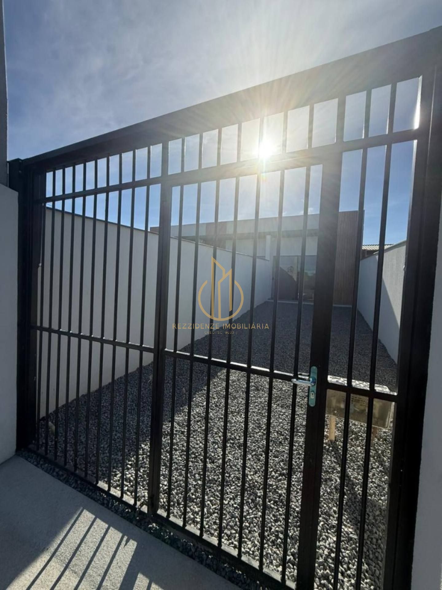 Casa geminada planta baixa 2 quartos no Aventureiro