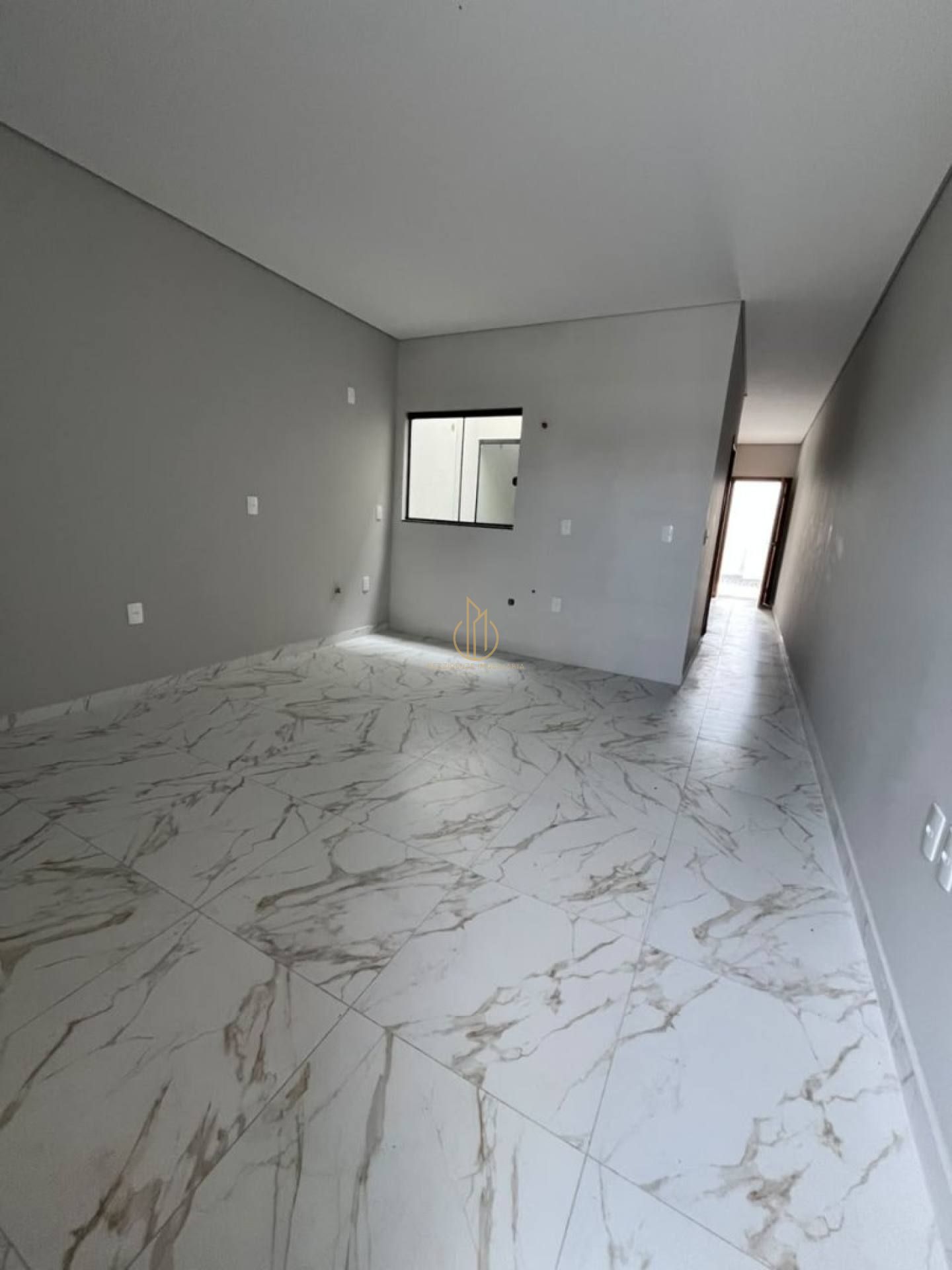 Casa geminada planta baixa 2 quartos no Aventureiro