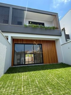 Sobrado geminado em condomínio fechado no Jardim Sofia