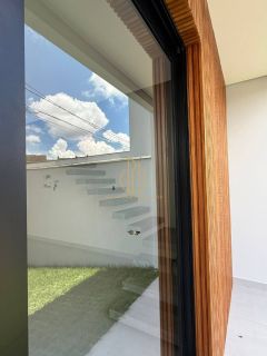 Sobrado geminado em condomínio fechado no Jardim Sofia