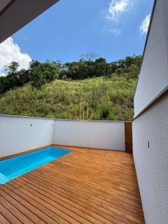 Sobrado geminado em condomínio fechado no Jardim Sofia