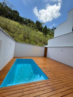 Sobrado geminado em condomínio fechado no Jardim Sofia