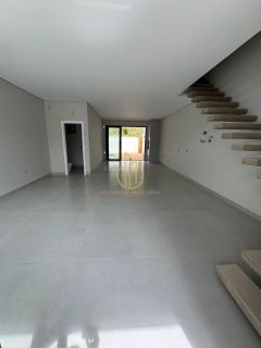 Sobrado geminado em condomínio fechado no Jardim Sofia