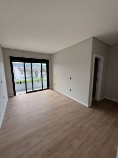 Sobrado geminado em condomínio fechado no Jardim Sofia