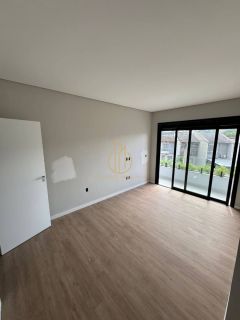 Sobrado geminado em condomínio fechado no Jardim Sofia