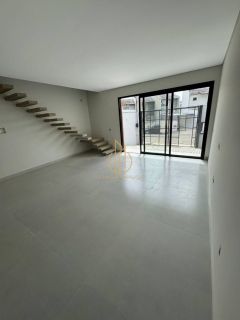 Sobrado geminado em condomínio fechado no Jardim Sofia