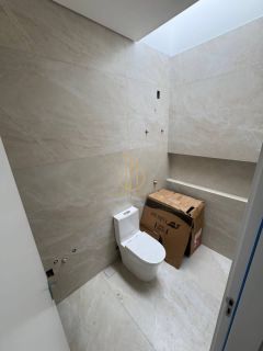 Sobrado geminado em condomínio fechado no Jardim Sofia