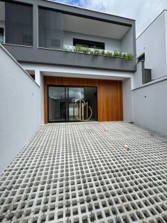 Sobrado geminado em condomínio fechado no Jardim Sofia