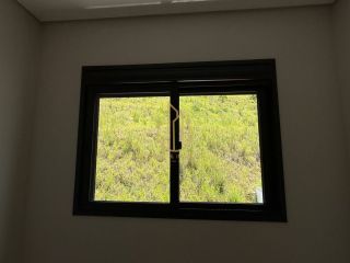 Sobrado geminado em condomínio fechado no Jardim Sofia