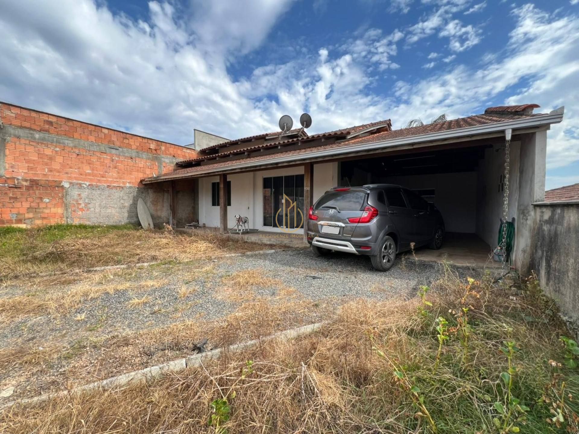 Casa averbada 2 quartos no João Costa