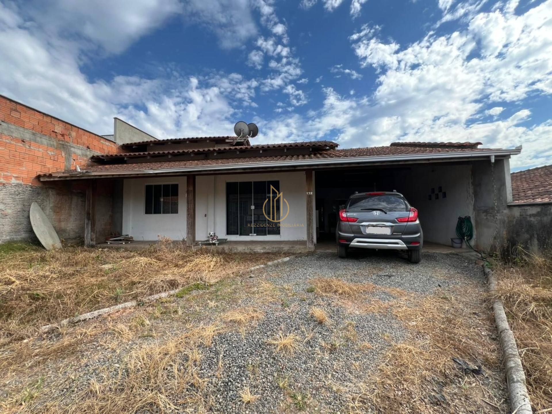 Casa averbada 2 quartos no João Costa