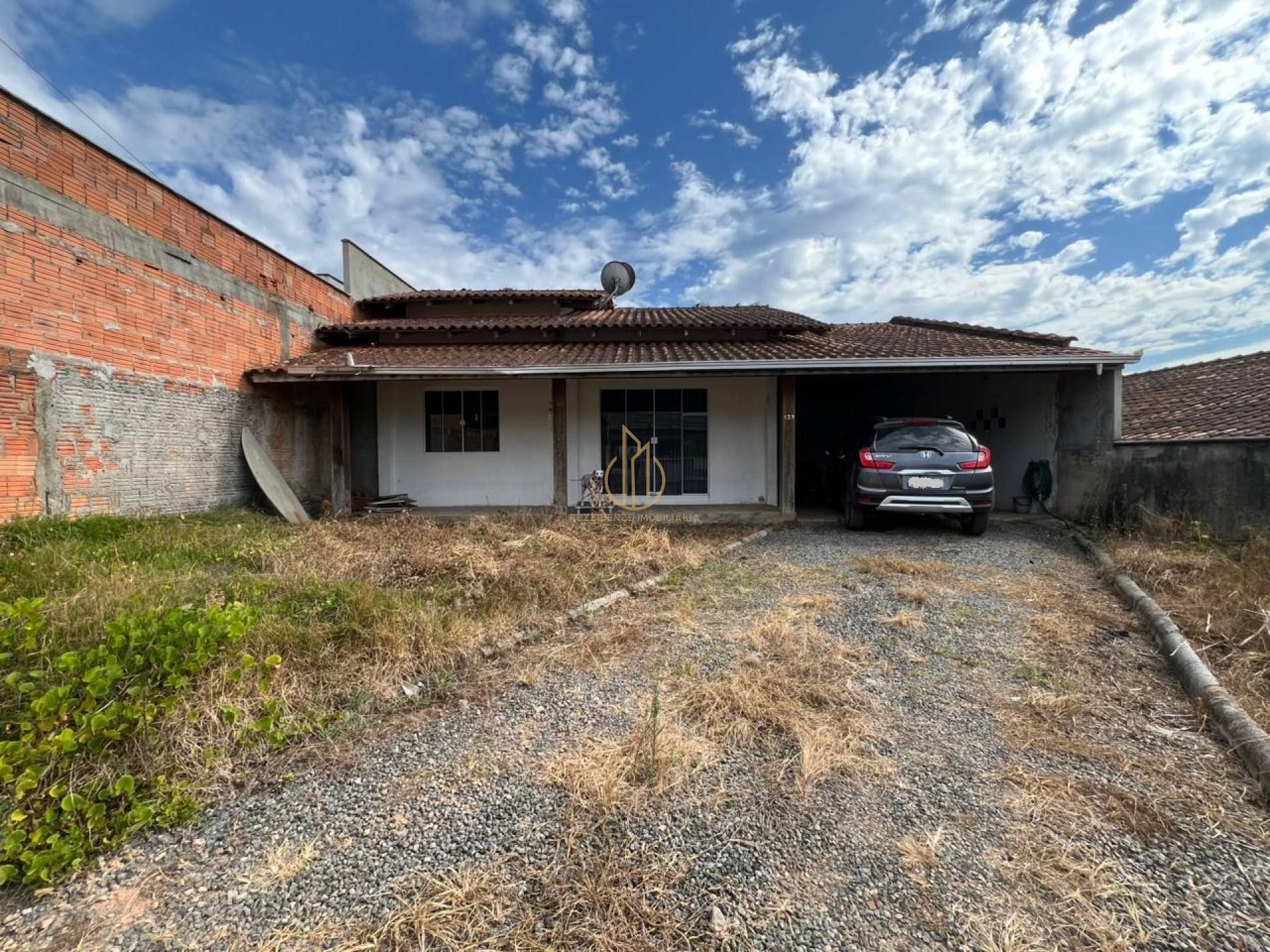 Casa averbada 2 quartos no João Costa